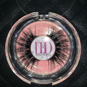 DolledByDrell Lashes in style MAKEDA